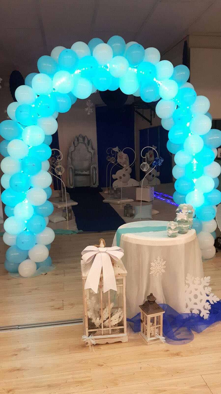 Allestimento e Scenografia FROZEN per Feste a Tema